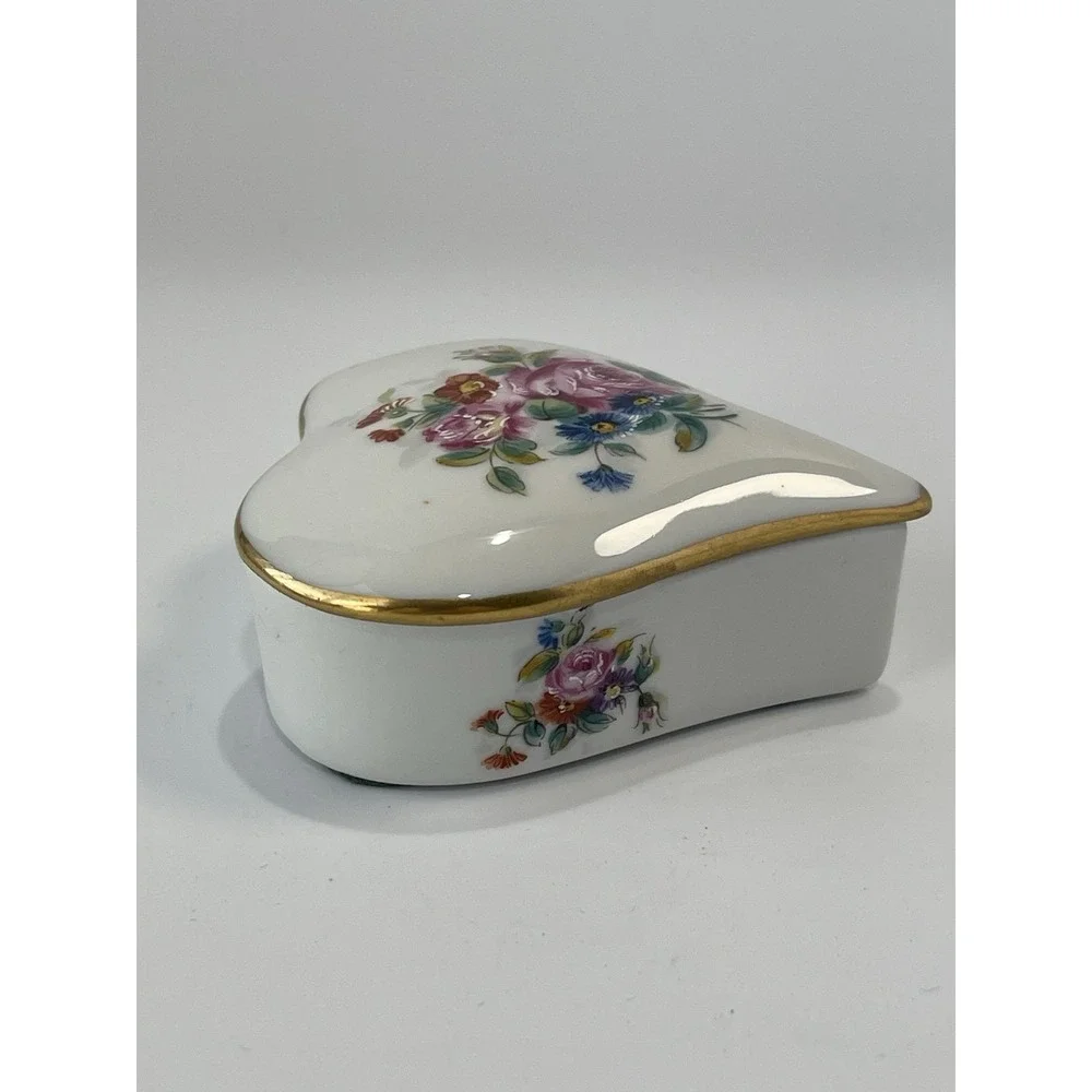 Limoges Castel France White Porcelain Floral Trinket Box Gold Trim‎ ~ Vintage~